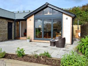 an extension to a house with a patio at The Hen House-uk12928 in St. Just