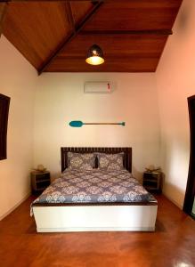 a bedroom with a bed and a wooden ceiling at Turtle Bay Village in São Miguel do Gostoso
