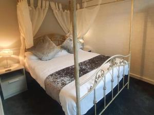 Katil atau katil-katil dalam bilik di Rosecraddoc Manor - Coachmans