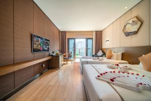 Rúm í herbergi á Huanyu Jun Hui Hotel
