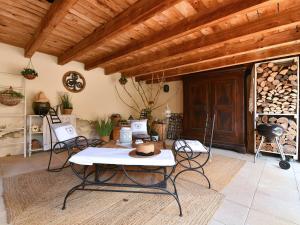 a room with a table and chairs and a wooden ceiling at Charmant F2 avec jardin privatif, climatisation, et parking - Au cœur du vignoble alsacien ! - FR-1-744-1 in Bergholtz +21 photos