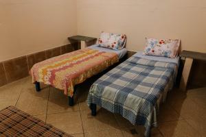 a room with two twin beds in a room at Regenera Gaia in Betim