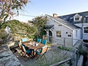 a patio with a table and chairs on a balcony at Anchor Loft in Fowey