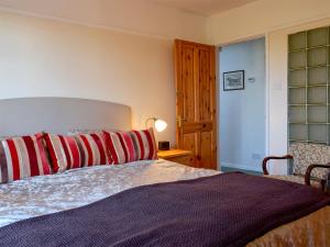 Кровать или кровати в номере Sea View Lodge