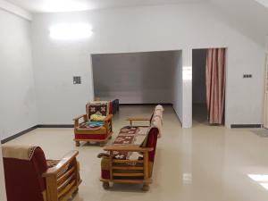 a waiting room with chairs and a projection screen at Narayan nivas homestay in Ujjain