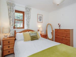 Postel nebo postele na pokoji v ubytování Caldon Cottage