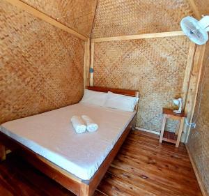 B&R Hostel Nagtabon客房内的一张或多张床位