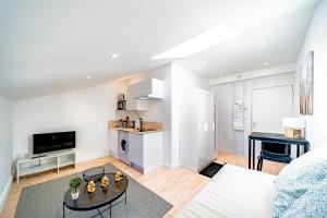 Kuchyň nebo kuchyňský kout v ubytování Le Californie - Agréable studio rénové