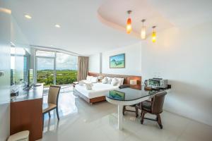 Posezení v ubytování The View Rawada Phuket