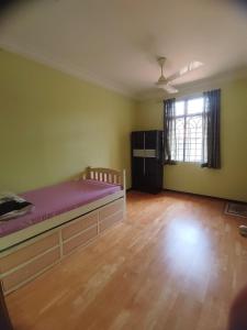 Μια τηλεόραση ή/και κέντρο ψυχαγωγίας στο Nilai Impian Homestay @ Dillenia