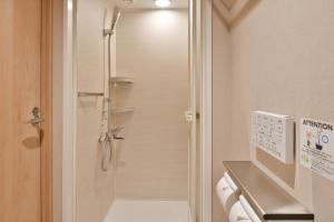 Ein Badezimmer in der Unterkunft REF Matsuyama City Station by VESSEL HOTELS