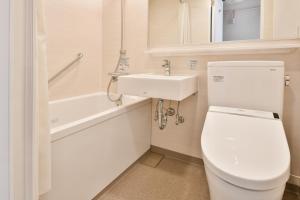Ein Badezimmer in der Unterkunft REF Matsuyama City Station by VESSEL HOTELS