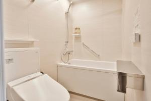 Ein Badezimmer in der Unterkunft REF Matsuyama City Station by VESSEL HOTELS