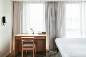 Ein Bett oder Betten in einem Zimmer der Unterkunft REF Matsuyama City Station by VESSEL HOTELS