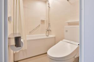 Ein Badezimmer in der Unterkunft REF Matsuyama City Station by VESSEL HOTELS