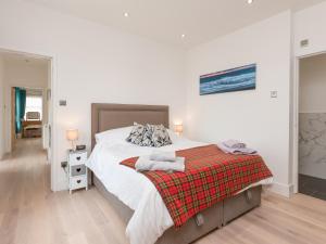 a bedroom with a large bed with towels on it at Inverspey in Kingston