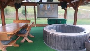 Fotografia z galérie ubytovania Domek w Górach Sowich "Go Sowie" Jacuzzi Basen Sauna v destinácii Ludwikowo