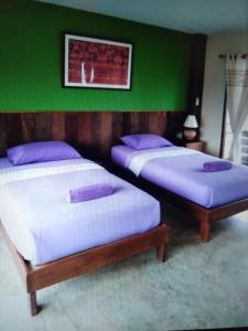 Postel nebo postele na pokoji v ubytování เชียงคานบุรี
