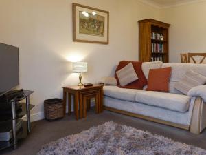 a living room with a couch and a table with a lamp at Sea Views no, 38 in Cayton