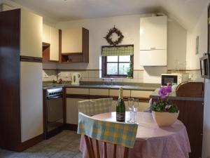 Kuchyň nebo kuchyňský kout v ubytování Jemimas Cottage