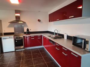 Gallery image of Maison de Charme à Samer, 7 pers, Grand Jardin, Poêle à Bois, WIFI, Proche Boulogne sur Mer - FR-1-376-115 in Samer