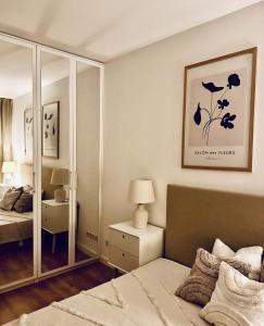 Una cama o camas en una habitación de Luxury 2-bedroom apartment near Bansko in a complex with pool and spa