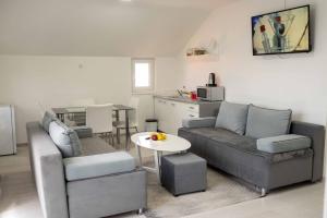 Posezení v ubytování The Sun Apartments Brcko