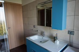 Koupelna v ubytování Wolf Apartment - Apartment in Langhe