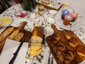 Jedlo v ubytovaní bed & breakfast alebo blízkom okolí