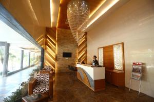 Μια τηλεόραση ή/και κέντρο ψυχαγωγίας στο Hotel Kanha’s Palm Springs