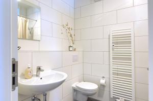 Ванная комната в vonBehling Boutique Apt. - Blick über die Dächer +10 фотографий