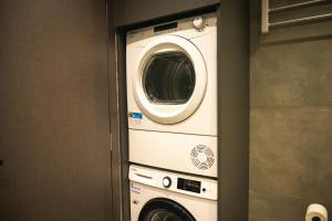 a washing machine and a dryer in a room at CENTRAL OLD TOWN- LADADIKA APARTMENT in Thessaloniki