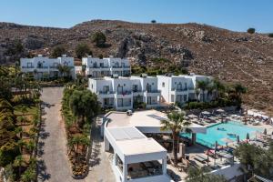 The swimming pool at or close to Lambis Studios & Apartments