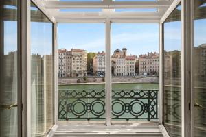 Balkón nebo terasa v ubytování Le Phénix Hôtel