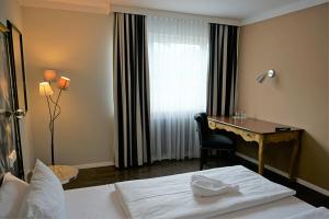 Giường trong phòng chung tại Hotel Calmo