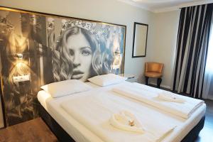 Giường trong phòng chung tại Hotel Calmo