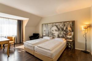 Giường trong phòng chung tại Hotel Calmo