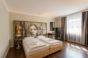 Giường trong phòng chung tại Hotel Calmo