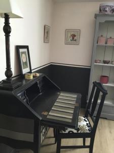 a black desk with a chair in a room at BnB Montacutain in Montaigu-Vendée