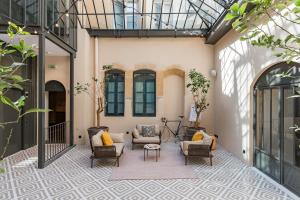 Posezení v ubytování Le Phénix Hôtel