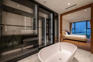 Mynd úr myndasafni af Metropole Condo City Central Sy's Home í Ho Chi Minh