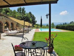 Bazén v ubytovaní Agriturismo Le Buche di Viesca alebo v jeho blízkosti
