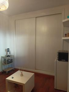 Televízia a/alebo spoločenská miestnosť v ubytovaní Habitación con vistas
