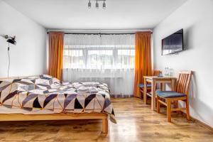 Łóżko lub łóżka w pokoju w obiekcie Willa Wladyslaw - centrum Krynicy, parking w cenie!