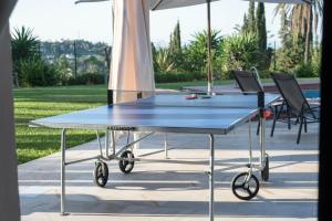 a ping pong table with two chairs and an umbrella at El palacete in Estepona