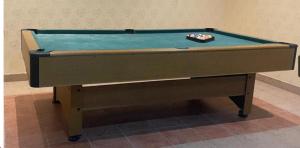 a pool table with a cue on top of it at شاليه سهم in Al Khobar