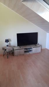 a living room with a large flat screen tv at Stadt-Land-Fluss in Wickede (Ruhr)