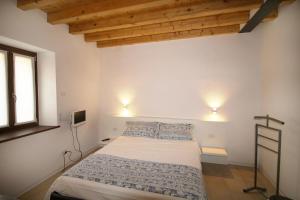 Кровать или кровати в номере Appartamento vicinanze Vittoriale - Gardone Riviera