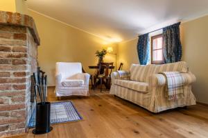 a living room with a couch and two chairs at Ai Tardì in Diano dʼAlba