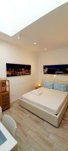 A bed or beds in a room at BARBARA Classy Apartment 101